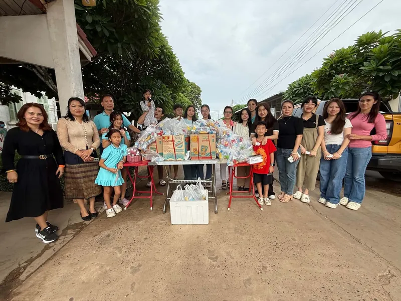 Dr. Hoang's family and volunteers with care packs at Savannakhet Provincial Hospital in Laos